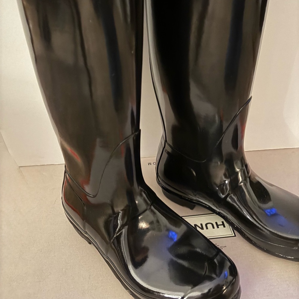 Hunter Black Women's Winter & Rain Boots
NIB Never Worn Black Patent Shiny.